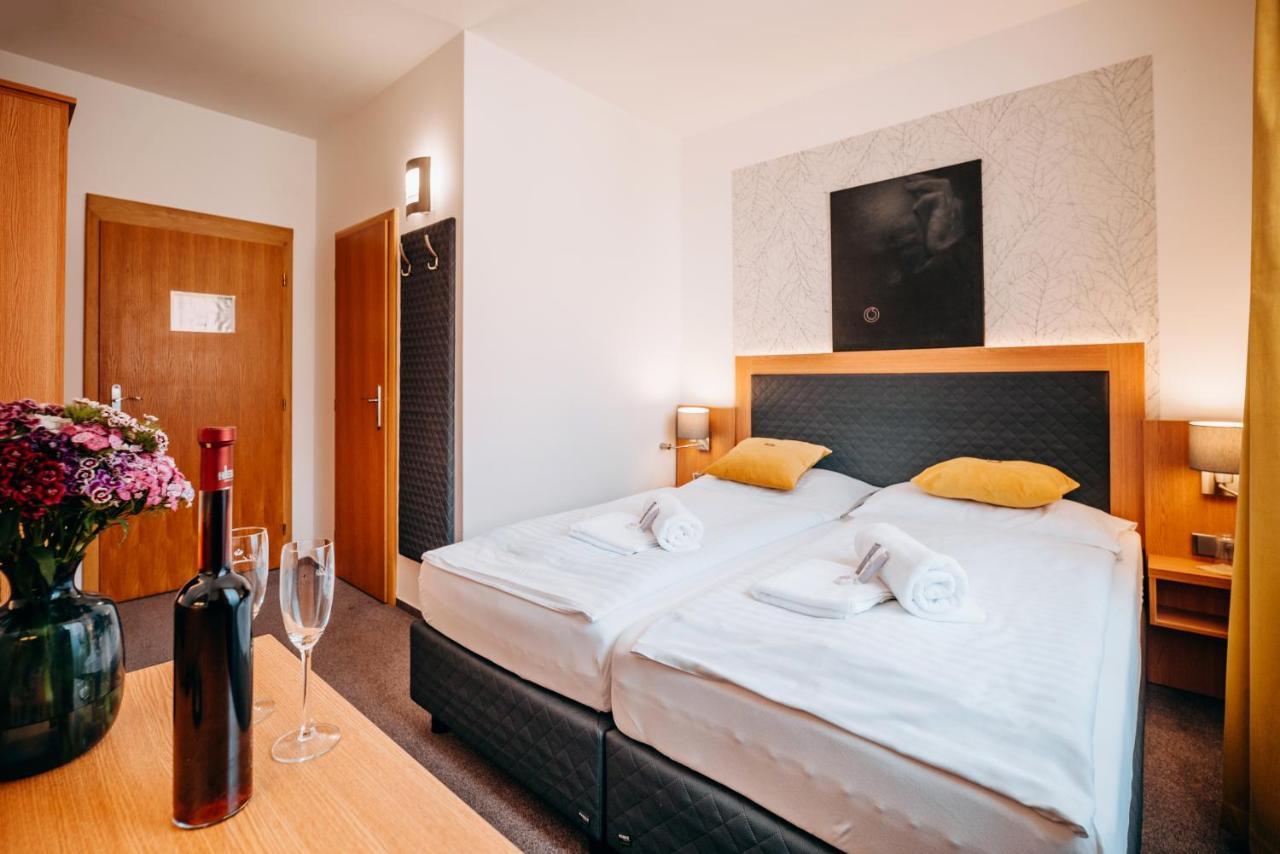 Hotel Klika Ceske Budejovice Ngoại thất bức ảnh